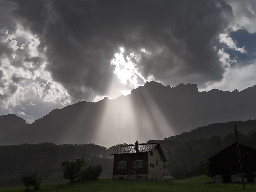 Orages, grêlons et bourrasques en Suisse alémanique - RJB votre radio ...