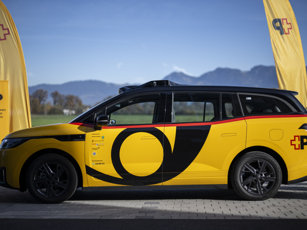 Autos à conduite autonome de CarPostal d'abord testées à Altstätten ...